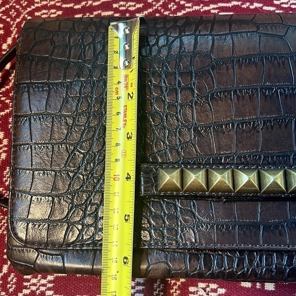 Nwt cosmopolitan brown faux crocodile clutch/Crossbody purse - Picture 7 of 11